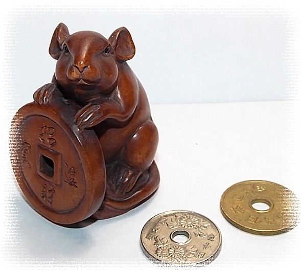японская мецка Крыса с монеткой