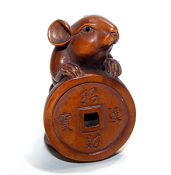 японская нэцкэ Мышь или Крыса с монеткой