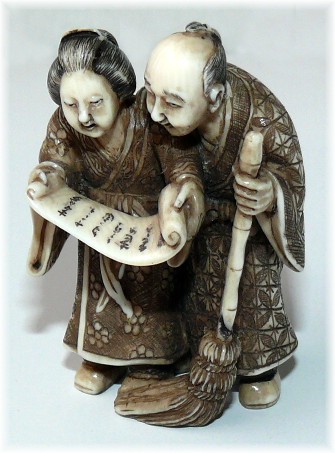 японская антикварная нецке из слоновой кости Читающие Письмо