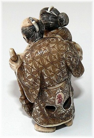 японская антикварная подписная нецке из слоновой кости