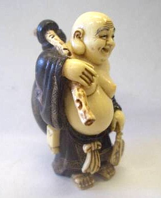 японская нэцкэ из кости и дерева Хотэй, один из Семи Богов Счастья