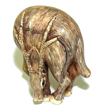 антикварная японская нэцка Пасущийся Олень, слоновая кость