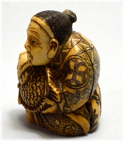японская антикварная нэцкэ из слоновой кости в виде Эбису, одного из Семи Богов Счастья, эпоха Эдо
