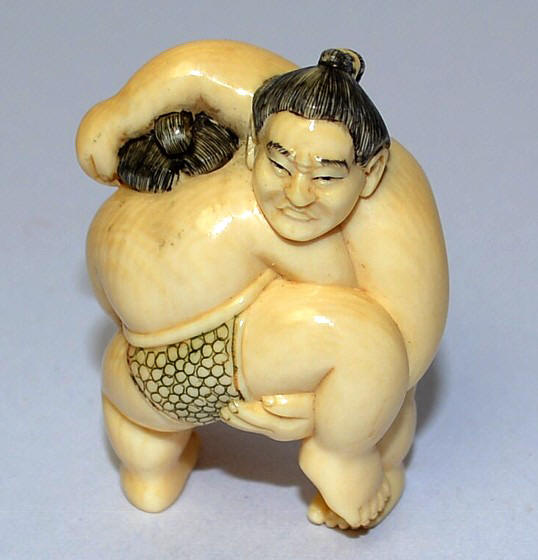 Борцы Сумо, японская нэцкэ из слоновой кости, 1950-е гг.