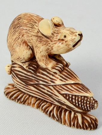 мышь-полёвка, японская нэцкэ из мамонтовой кости, эпоха Мэйдзи