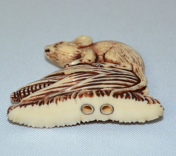 мышь-полёвка, японская нэцкэ из мамонтовой кости, эпоха Мэйдзи