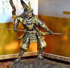 бронзовая фигура самурая в бою, 1800-е гг., эпоха Эдо