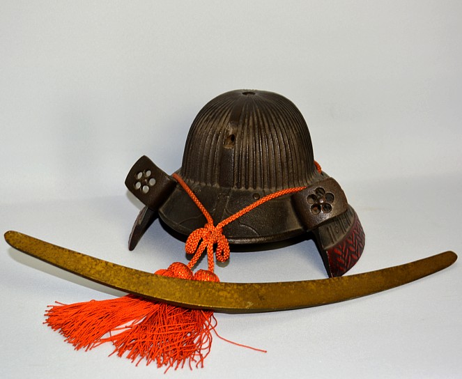 кабинетная бронза: самурайский шлем КАБУТО, 1930-е гг., Япония
