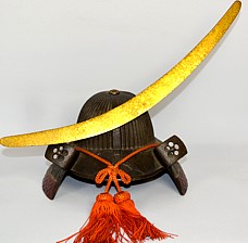 японское бронзовое интерьерное украшение в виде самурайского шлема
