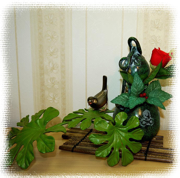 японская старинная бронзовая ваза для цветов и бронзовая композиция Птичка