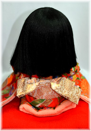 японская традиционная кукла Сидящая девочка