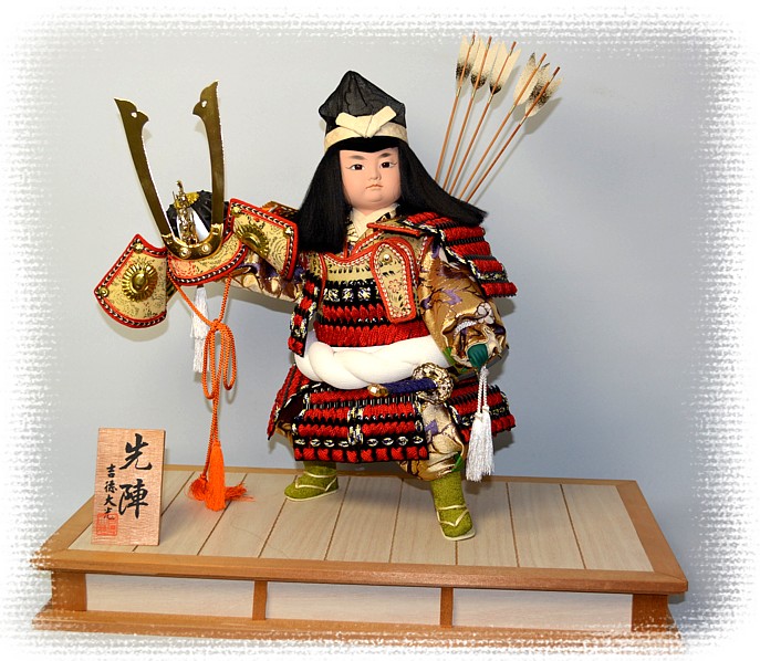 авторская японская кукла самурай в боевых доспехах со шлемом кабуто в руках, 1970-е гг.
