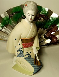 японская статуэтка Девушка с веером, керамика, 1960-е гг.