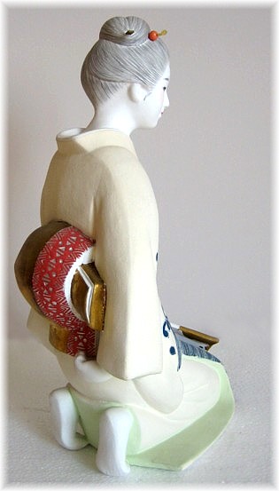 японское традиционное искусство: статуэтка из керамики мастерских Хаката