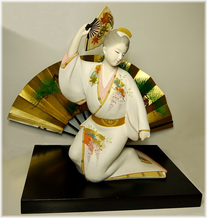японский интерьер:  статуэтка  Девушка танцующая с веером