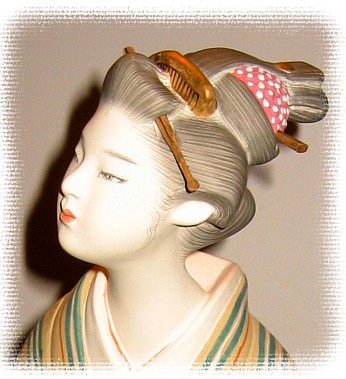 японская статуэтка из керамики Девушка с зонтиком, деталь