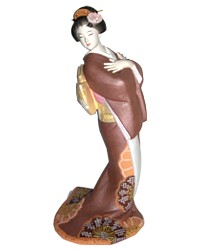 японская  статуэтка Дама в  кимоно с золотыми узорами, 1950-е гг.
