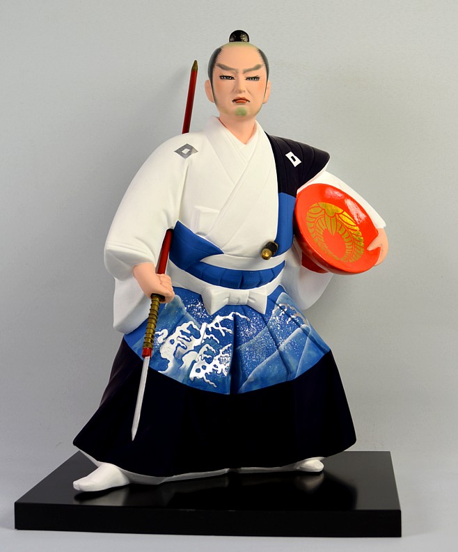 японская статуэтка из керамики Самурай с копьем и чашей для сакэ, Хаката, 1980-е гг.