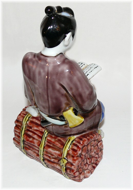 японская антикварная фарфоровая статуэтка Мальчик с книгой и хворостом, 1920-е гг.