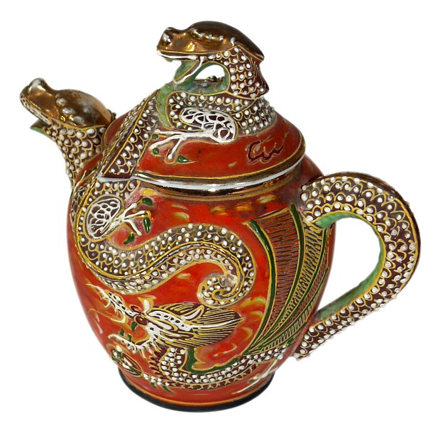 японский антикварный фарфор: чайник с драконом, 1860-е гг.