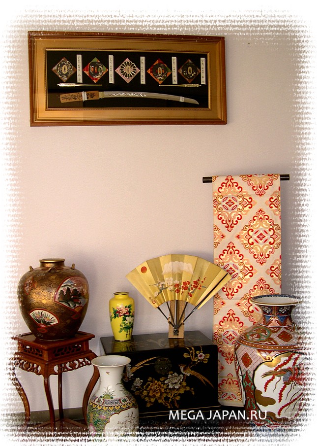 предметы японского интерьера: вазы, интерьерная кукла, курильница
