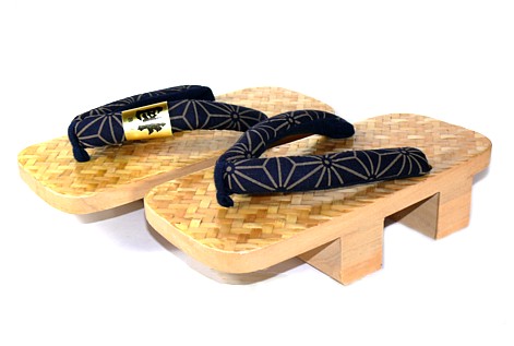 японская традиционная обувь из дерева ГЭТА