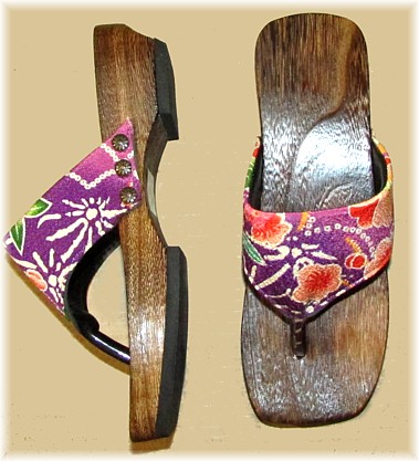 японская традиционная женская обувь ГЭТА из дерева