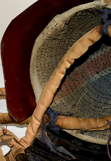японский шлем самурая - кабуто. деталь внутренней части 