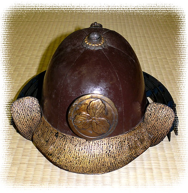 самурайский шлем кабуто в стиле акоданари, эпоха Муромачи