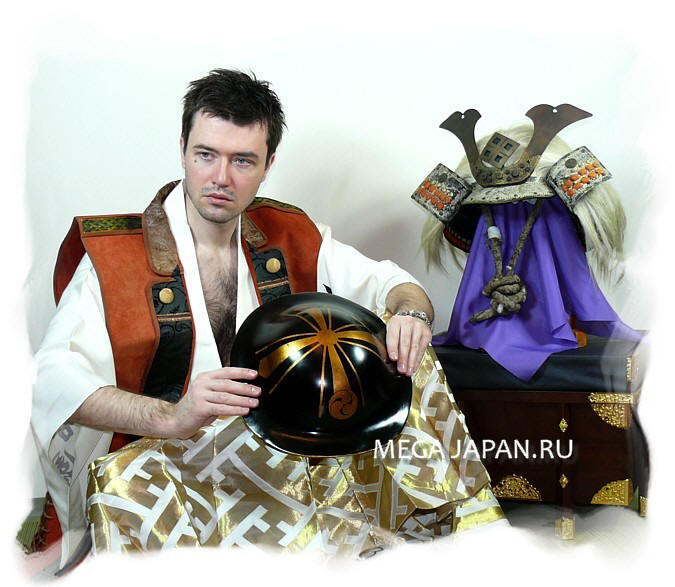 одежда и снаряжение самурая: дзинбаори, боевой шлем кабуто, статусный головной убор - дзингаса