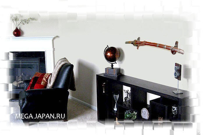 японский антикварный меч в современном интерьере