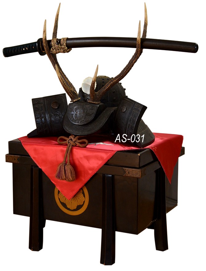 Японская антикварная резная подставка для японского меча в форме самурайского шлема кабуто, эпоха Мэйдзи