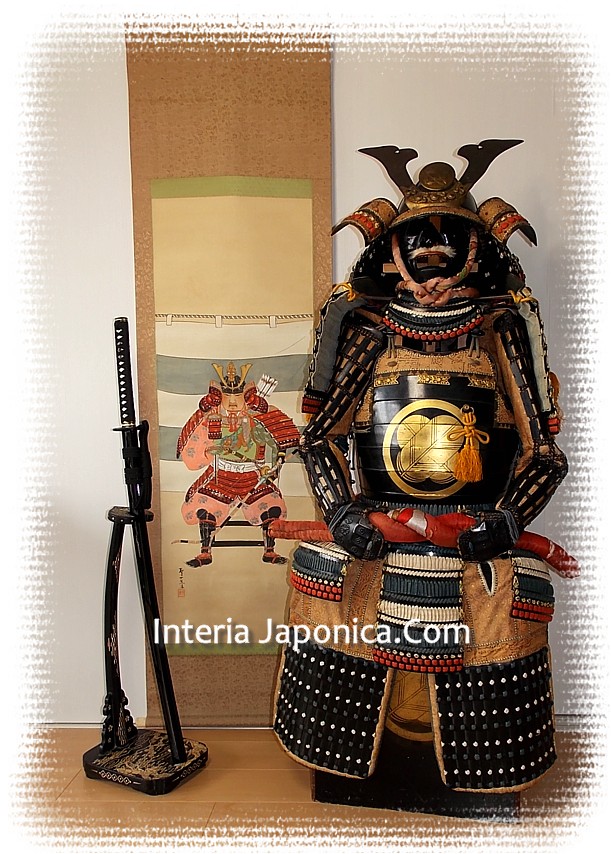 японский интерьер, предметы самурайского искусства, подставки для меча