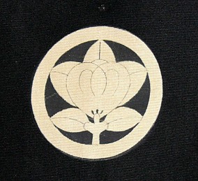 самурайский герб на спинке хаори