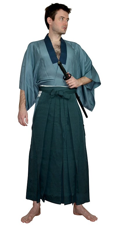 японская мужская одежда: шелкоцое кимоно, хакама, пояс-оби