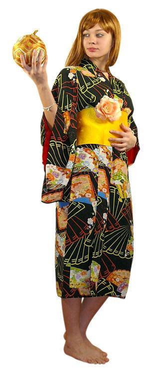 старинное японское кимоно молодой девушки